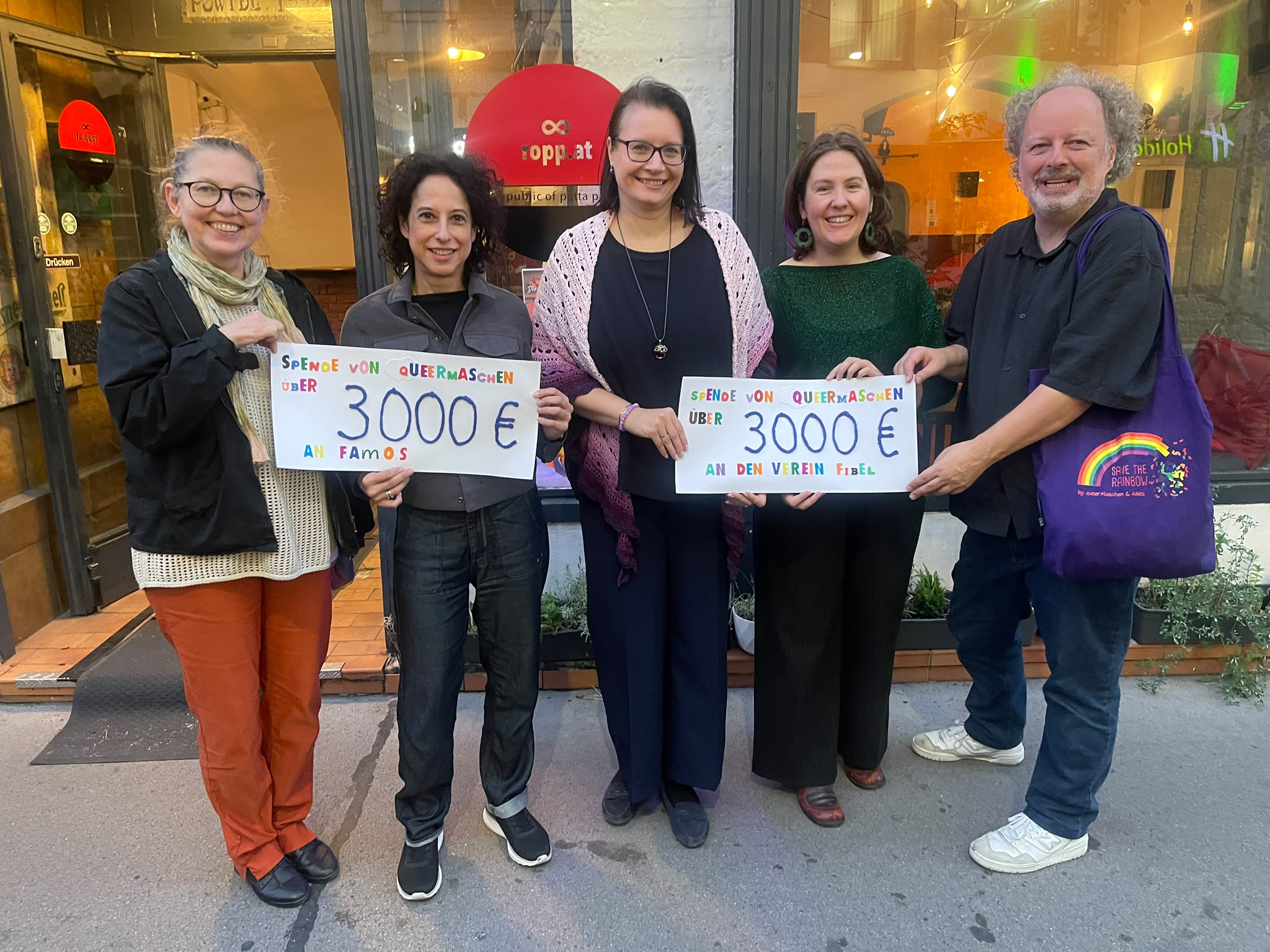 Queermaschen Spende an Fibel